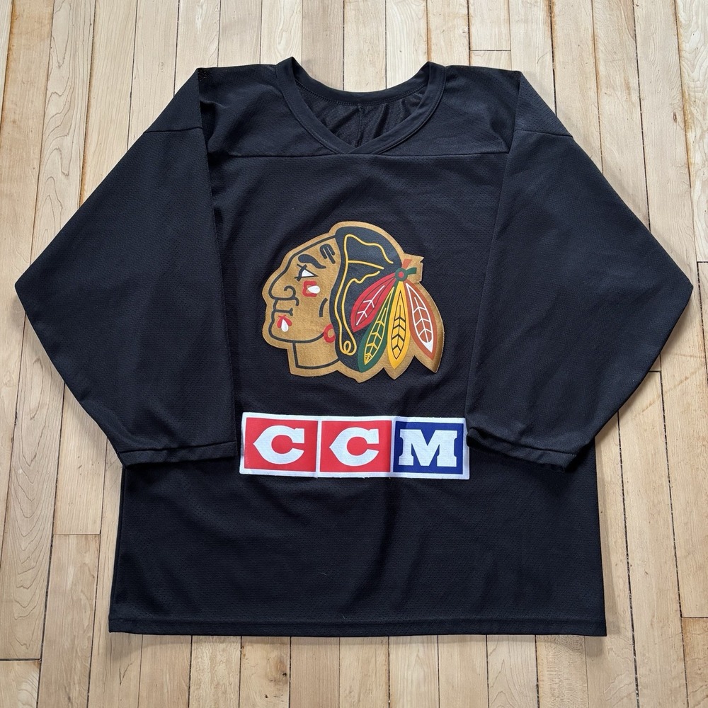 VTG 90s Chicago Blackhawks CCM Hockey Jersey Sweater Size M Made In Canada